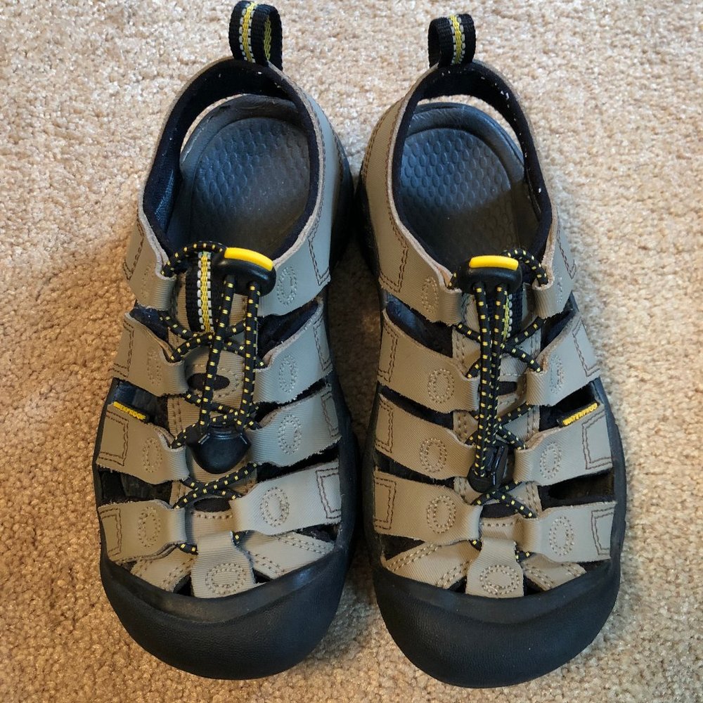 🚫SOLD🚫 Keen Newport Sandal Youth US 2, EU 34
